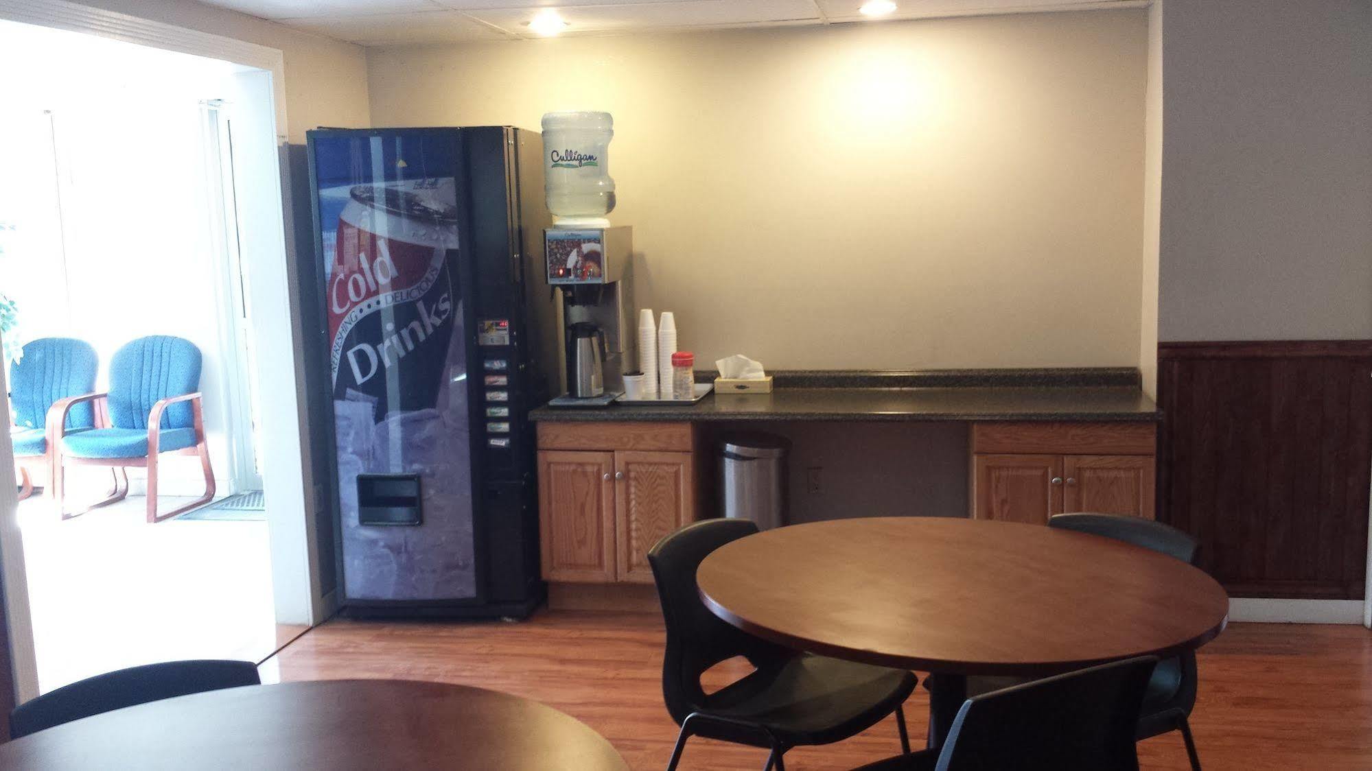 Mcmurray Inn Fort Mcmurray Extérieur photo